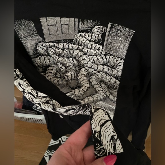 Junji ito black long sleeve - Picture 3 of 7